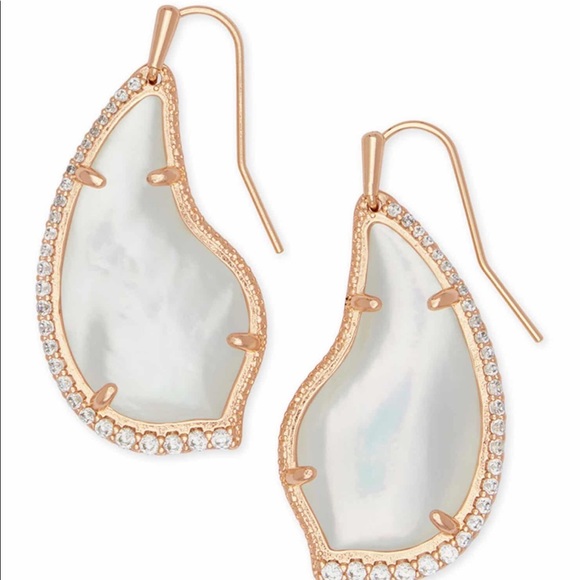 Kendra Scott Tulip Rose Gold Ivory Pearl Earrings - Picture 1 of 3